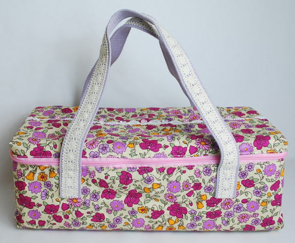 お人形とおでかけバッグ・大　花・持ち手レース　ブライス・エステラドールサイズ/まるしぇらぱん