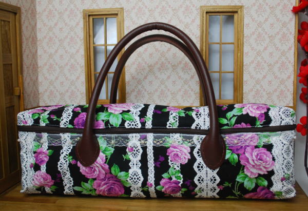 お人形とおでかけバッグ　（大）スリムロングタイプ　　黒地花柄　/まるしぇらん　ma2405-09