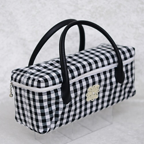 【ハンドメイド】　お人形とおでかけバッグ　モノトーンチェック　【 中 】　1/6スケールドールサイズ 【まるしぇらぱん・ハンドメイド】　G01