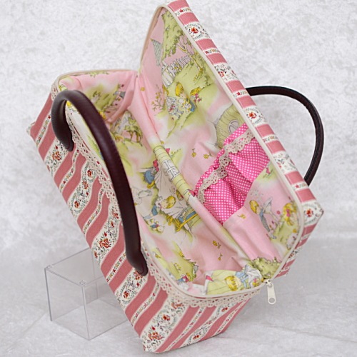 【ハンドメイド】 お人形とおでかけバッグ ピンクレース 【 中 】 1/6スケールドールサイズ 【まるしぇらぱん・ハンドメイド】 H01