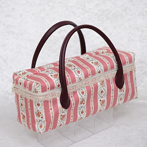 【ハンドメイド】 お人形とおでかけバッグ ピンクレース 【 中 】 1/6スケールドールサイズ 【まるしぇらぱん・ハンドメイド】 H01