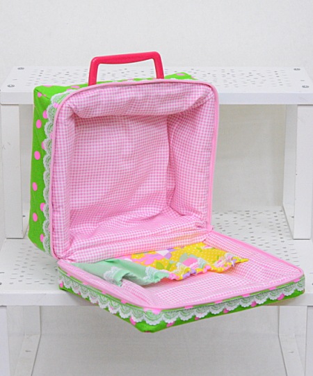 　【ハンドメイド】　お人形とおでかけバッグ　【ミニドールサイズ】　ピンクスフラワー　【まるしぇらぱん・ハンドメイド】