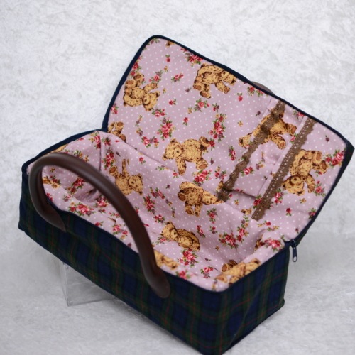 　【ハンドメイド】　お人形とおでかけバッグ　【大】　　ブルー×グリーンチェック柄　　【まるしぇらぱん】