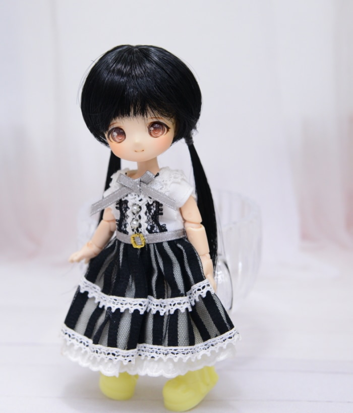 ラスト1点　【4インチ】　耐熱　ドール用ウィッグ　ふたつ結び　（三つ編み）小物付　/ピュアブラック