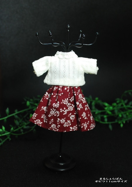 【ハンドメイド/まるしぇらぱん】 ベスト付きワンピースセット ボルドー白小花 【6】(ペチパンツ・靴下付) オビツ11cmサイズ