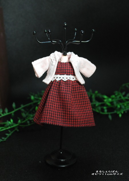 【ハンドメイド/まるしぇらぱん】　ベスト付きワンピースセット　ボルドー千鳥　【7】（ペチパンツ・靴下付）　オビツ11ｃｍサイズ