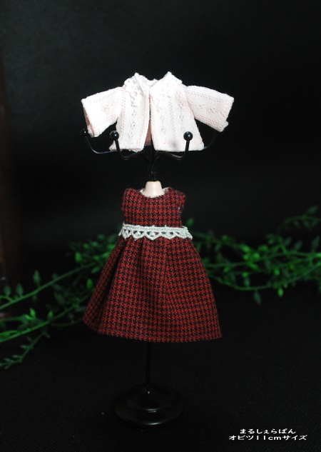 【ハンドメイド/まるしぇらぱん】　ベスト付きワンピースセット　ボルドー千鳥　【7】（ペチパンツ・靴下付）　オビツ11ｃｍサイズ