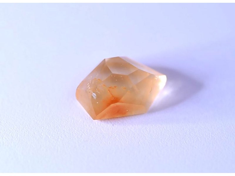 アンフィボ－ルインクォ－ツ 10.30ct