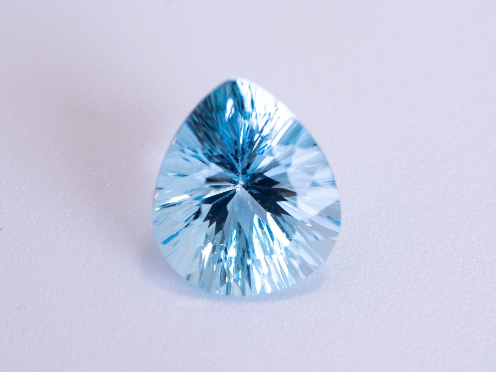 ブルートパーズ 8.14ct