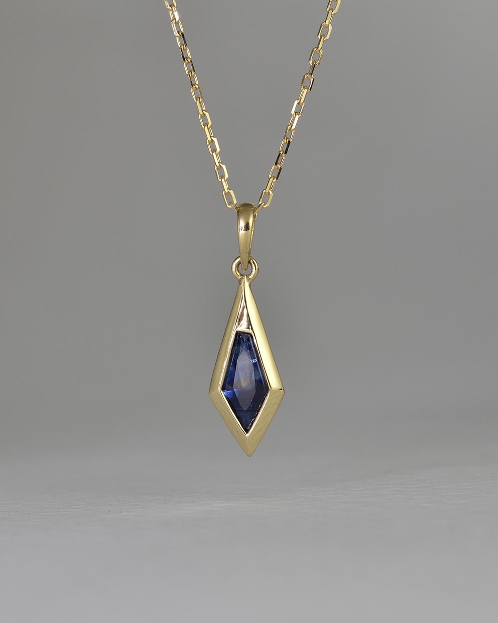 モデルオーダー事例<br>【Grana／グラーナ】<br>光をとらえて