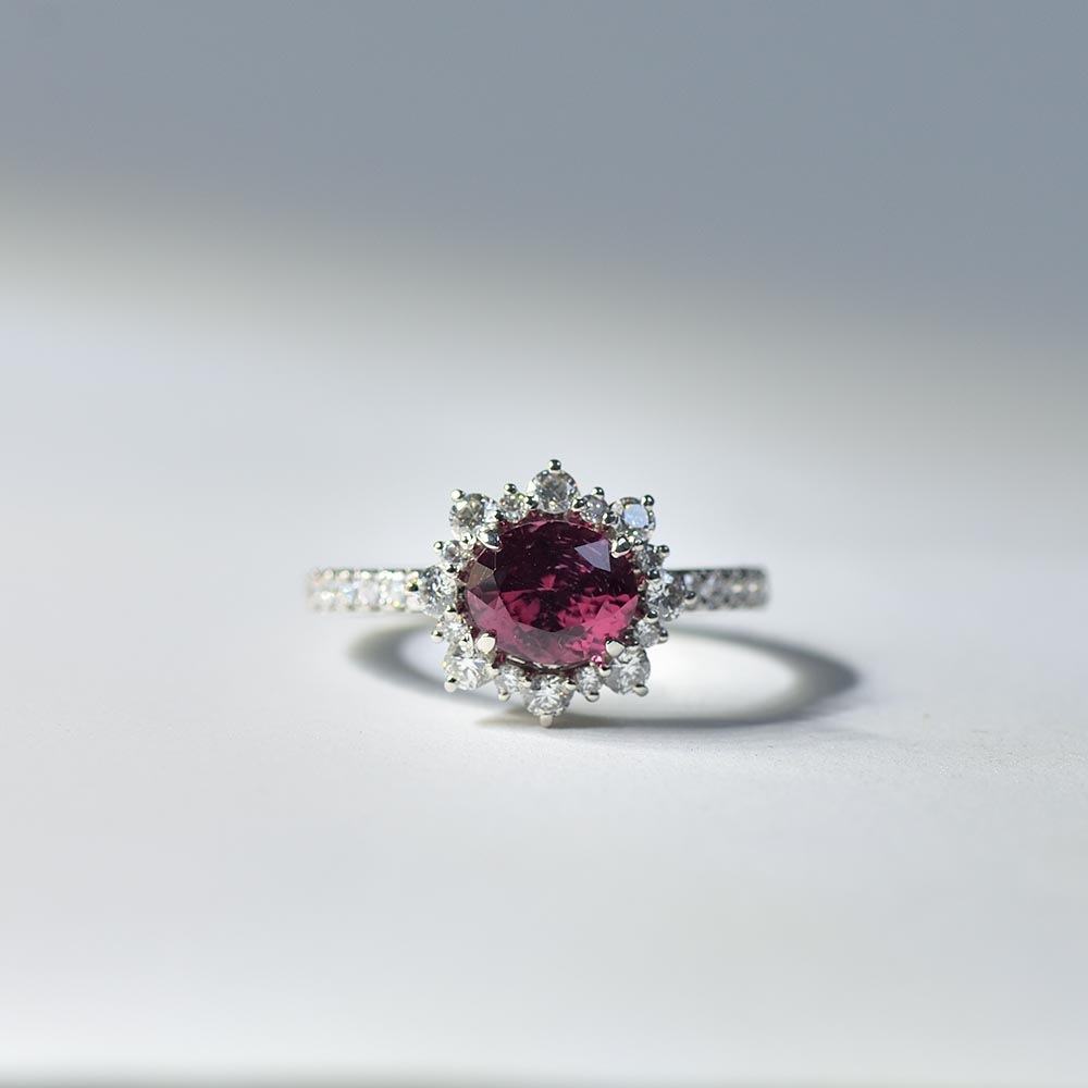 モデルオーダー事例<br>【Sirius/シリウス】<br>大小メレで際立つクラシカル×モダン