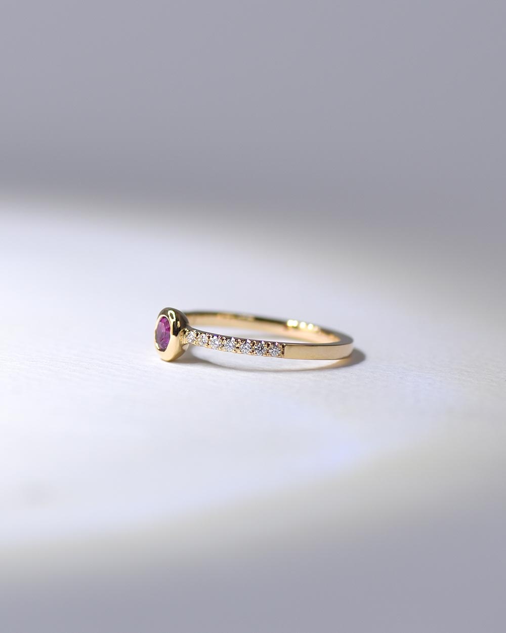 モデルオーダー事例<br>【Capella/カペラ】<br>腕メレで華やか