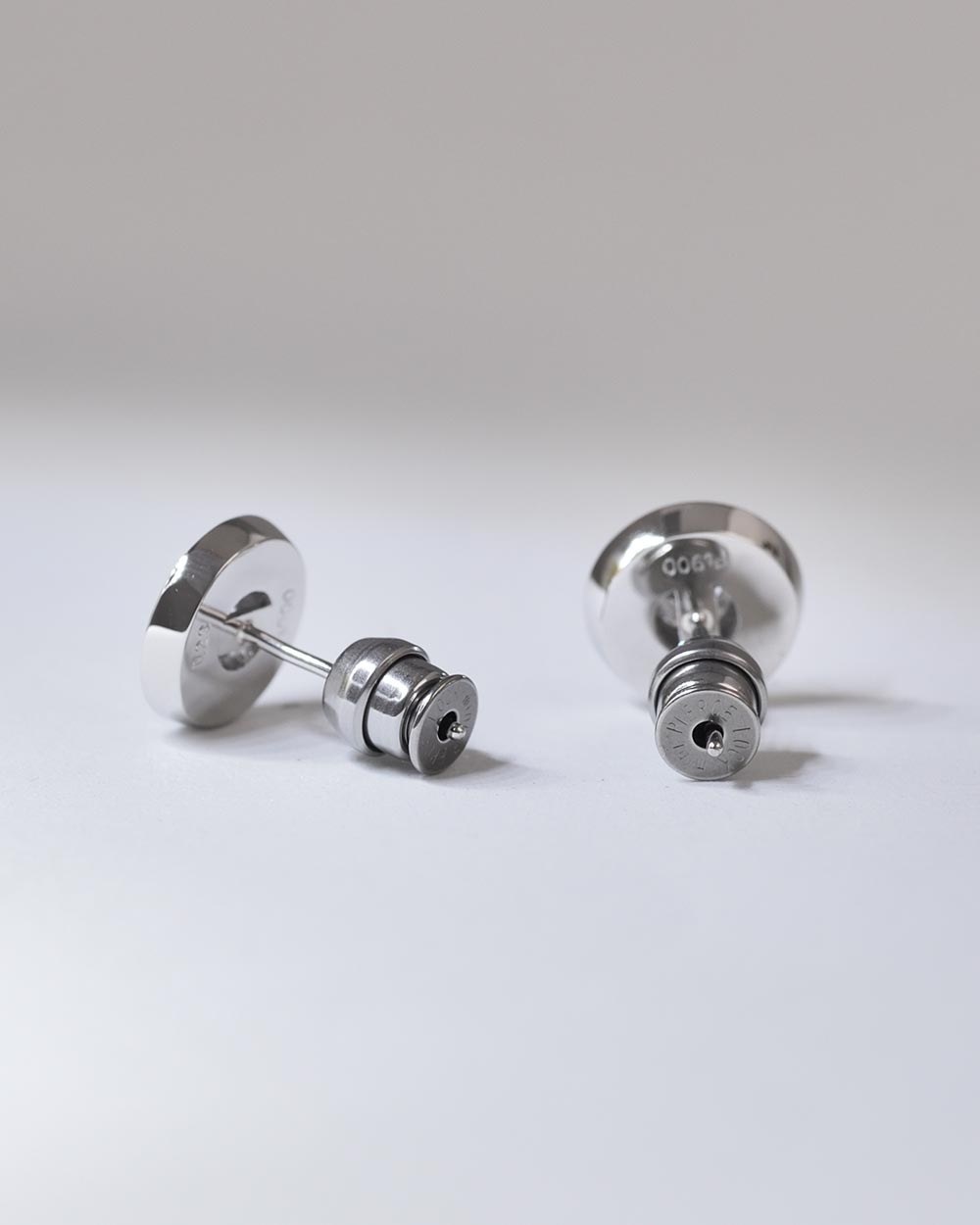 モデルオーダー事例【procyon/プロキオン(ピアスアレンジ)】取り巻きで華やぐ一粒