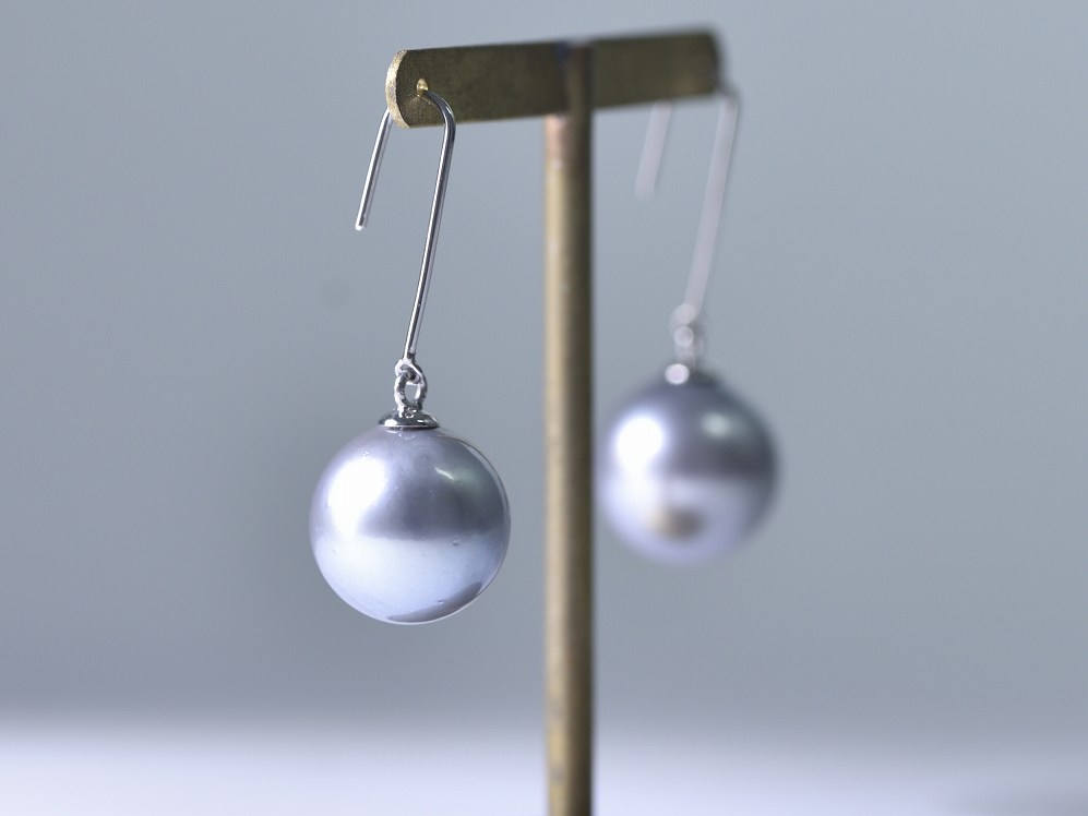 south sea gray pearl 11.7mm_11.9mm / pt900 【hook pierce】