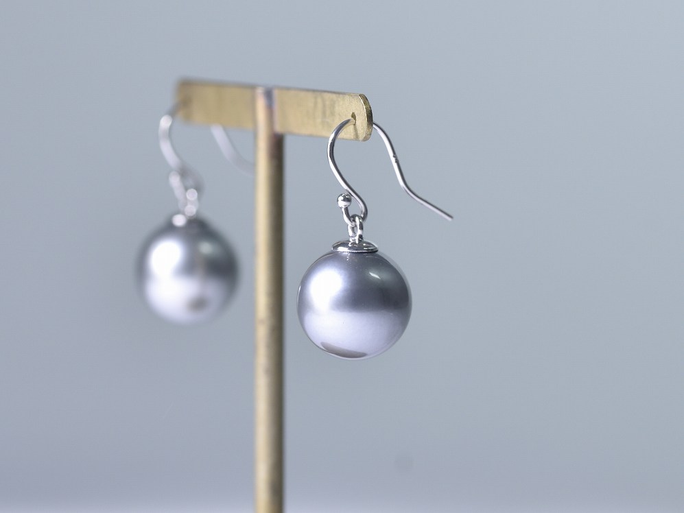 south sea gray pearl 11.9mm_11.9mm / pt900 【hook pierce】