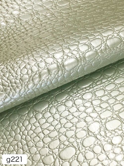 【半裁】牛革 / エナメル / ワニ型押し / 1.2mm (ペールグリーン) [50%OFF]