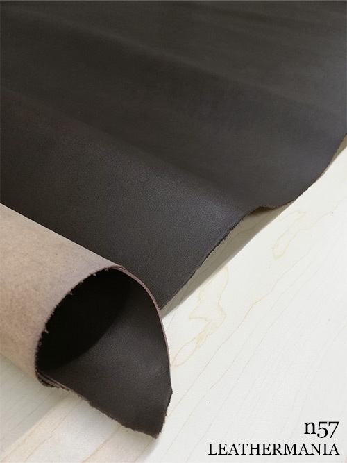 【半裁】牛タンニン革 / シボ型押し / 1.0mm (チョコ)