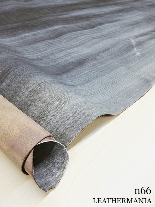 【半裁】牛タンニン革 / ロウ引き加工 / 1.3mm (チョコ)