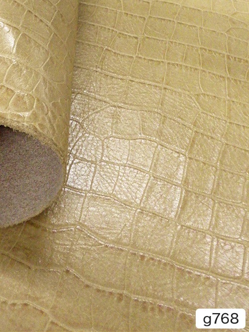 【半裁ハーフ】牛クロム革 / ワニ型押し / 1.2mm (ベージュ)