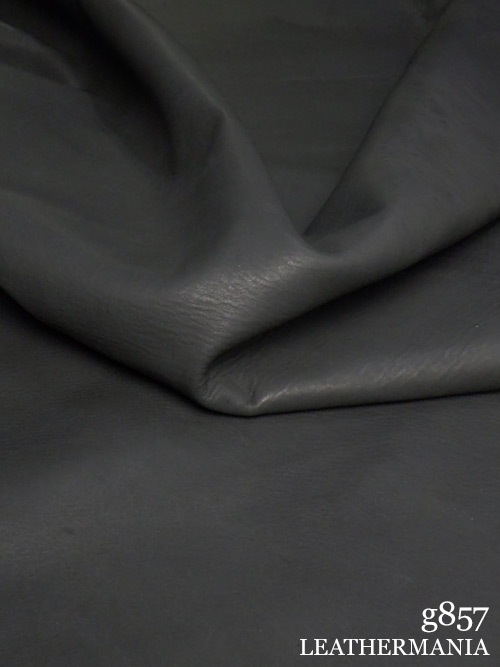 【半裁】牛クロム革 / スムース / 素上げ調 / 1.7mm (ブラック)