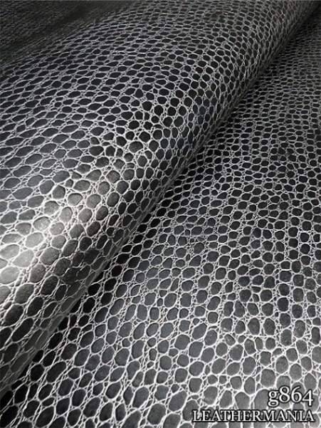 【半裁】牛クロム革 / ワニ型押し / 2.0mm (ブラック×シルバー)