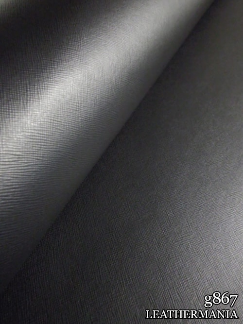 【半裁】牛クロム革 / 角シボ型押し / 1.7mm (ブラック)