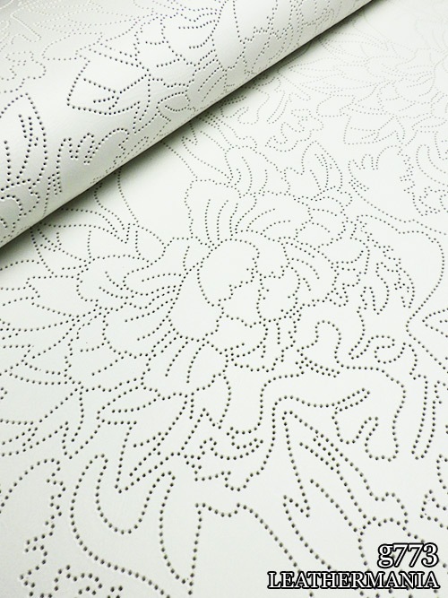 【半裁】牛クロム革 / パンチング / 花柄 / 1.4mm (ホワイト)