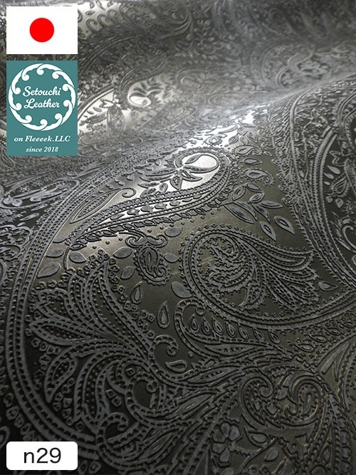 【半裁】牛タンニン革 / 瀬戸内レザー / ペイズリー柄 / 1.0mm (ブラック)