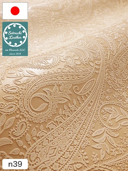 【半裁】牛タンニン革 / 瀬戸内レザー / ペイズリー柄 / 1.5mm (ベージュ)