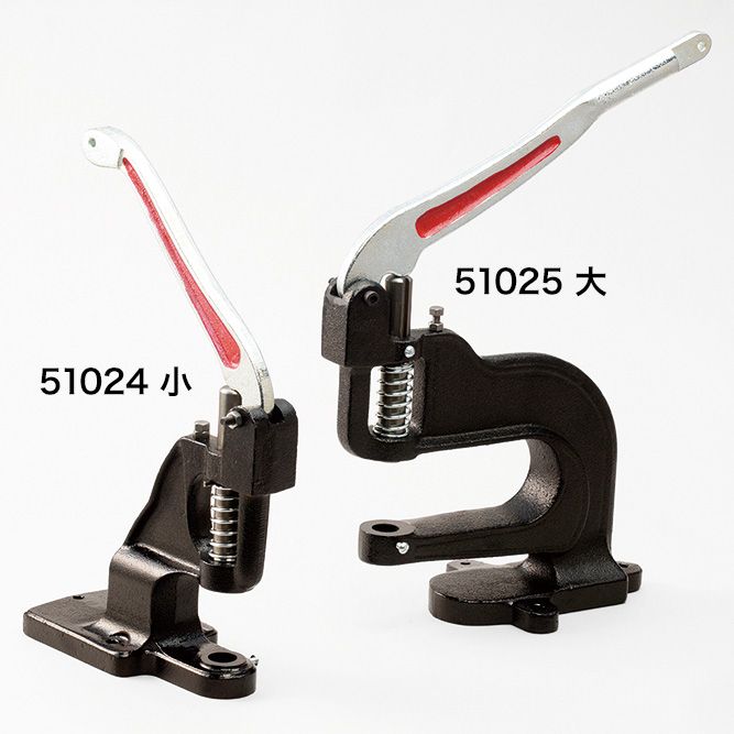 6500円 即決！姫路産牛ヌメ革ブラックラッカー ツヤ消し 約1.3～1.5mm少々硬め205ds ヌメ革 A4 サイズ クロコダイル 型押し 1mm〜1.5mm 姫路 染料染め タンニン鞣し レザークラフト