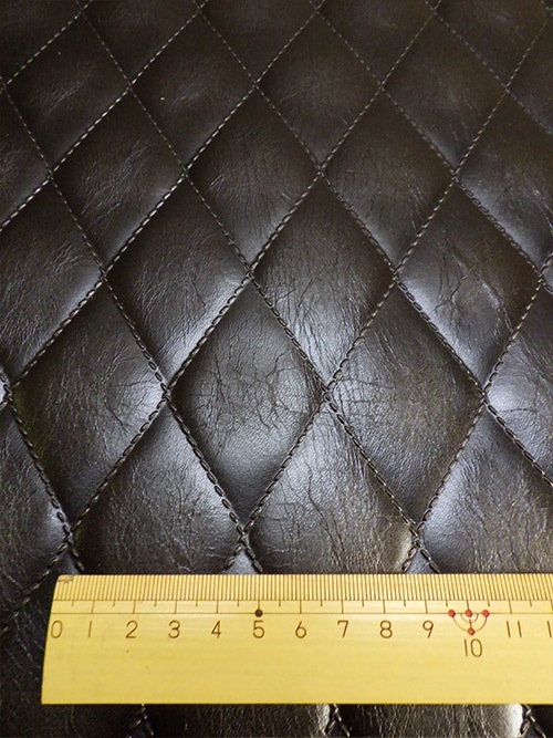【半裁】牛革 / ダイヤステッチ柄型押し / 1.6mm (チョコ) [50%OFF]