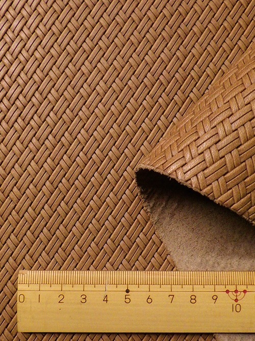 【半裁】牛ヌメ革 / 姫路レザー / メッシュ型押し / 1.8mm (キャメル) [50%OFF]