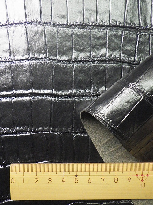 レザークラフト皮革の【半裁ハーフ】牛クロム革 / 姫路レザー / ワニ型