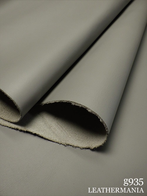 Y-19072962　牛　スムース　147ds　半裁　1.3mm　黒　1枚 半裁 本革 革 : SUBROSA