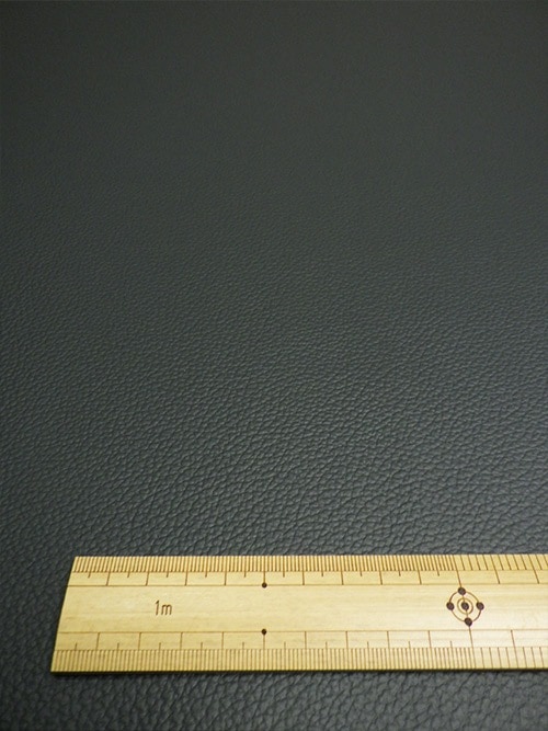 【半裁】牛革 / シボ型押し / 1.0mm (ブラック) [50%OFF]