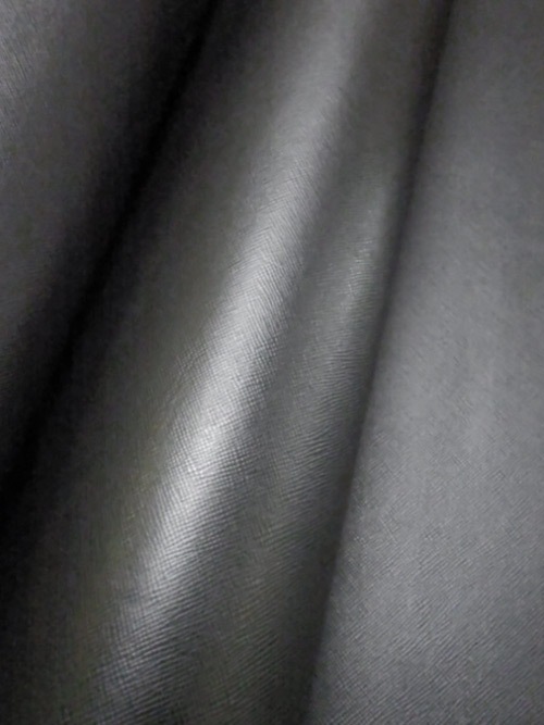 レザークラフト皮革の【半裁】牛革 / 角シボ型押し / 1.0mm