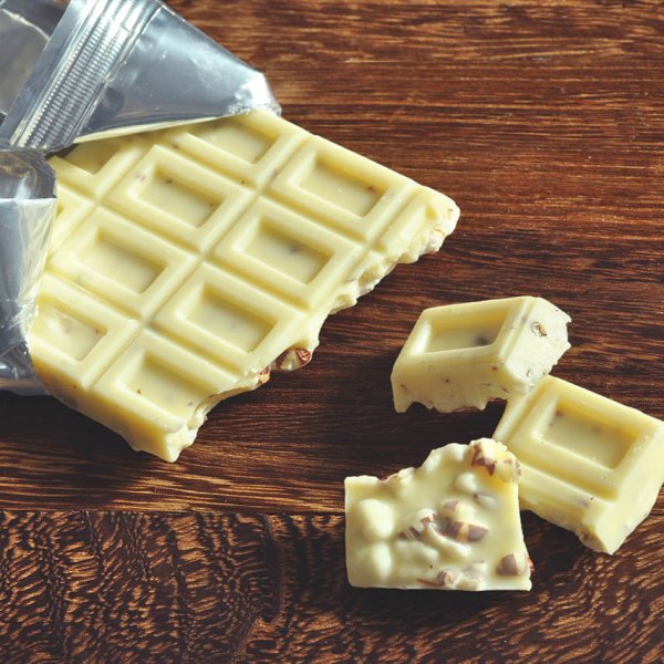 猫珈ホワイトチョコレート 赤米玄米クランチ