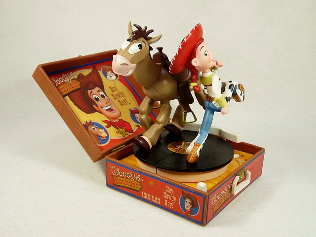 送料無料】TOY STORY 2 WDCC JESSIE BULLSEYE & RECORD PLAYER トイ