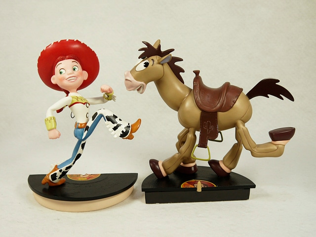送料無料】TOY STORY 2 WDCC JESSIE BULLSEYE & RECORD PLAYER トイ
