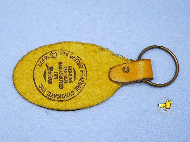 ビンテージ Aviva 1970 80 S スヌーピー レザーキーホルダー レースカー ビンテージ ピーナッツ タグ キーホルダー Locohana General Store