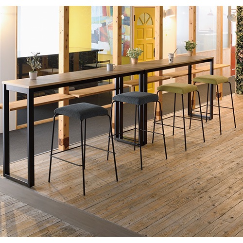 カウンターテーブル2台とカウンターチェア5脚セット