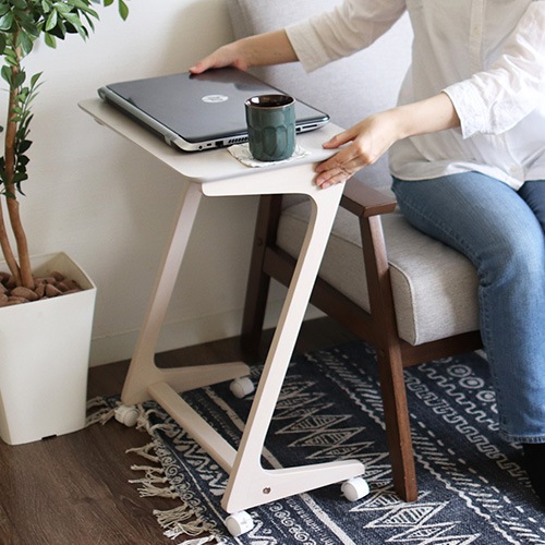 Nnewvante テレビトレイ キャスター付き ソファ サイドテーブル キャスター付き カウチ ノートパソコン デスクエンドテーブル スナックトレイ リビング並行輸入 インテリアに合う5色を選べる！キャスター付きソファーベッド｜ハレノワ