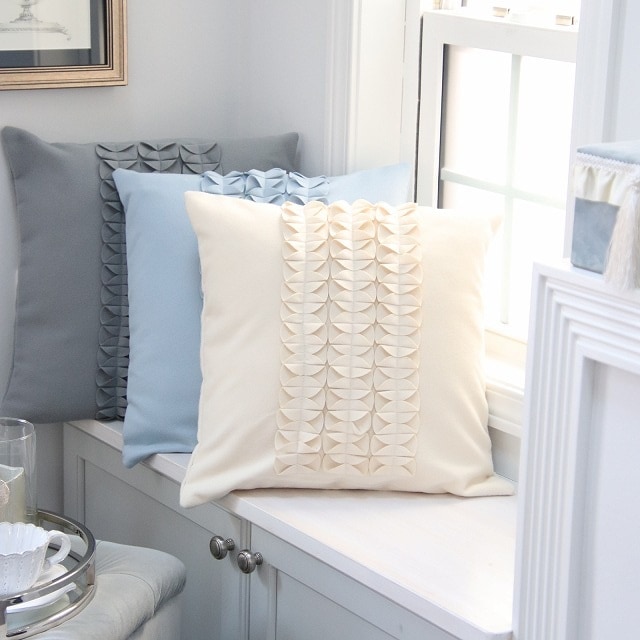 在庫処分品】フェルトフリルクッションカバー/オフホワイト(クーポン