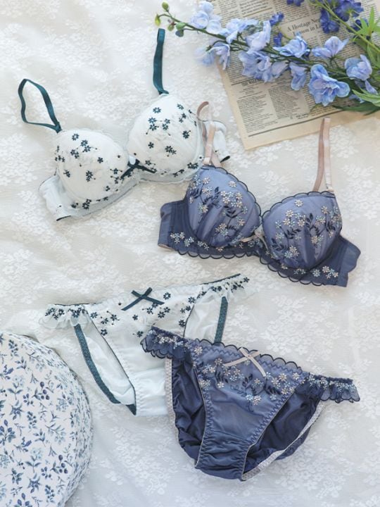 タイニーブルームブラセット