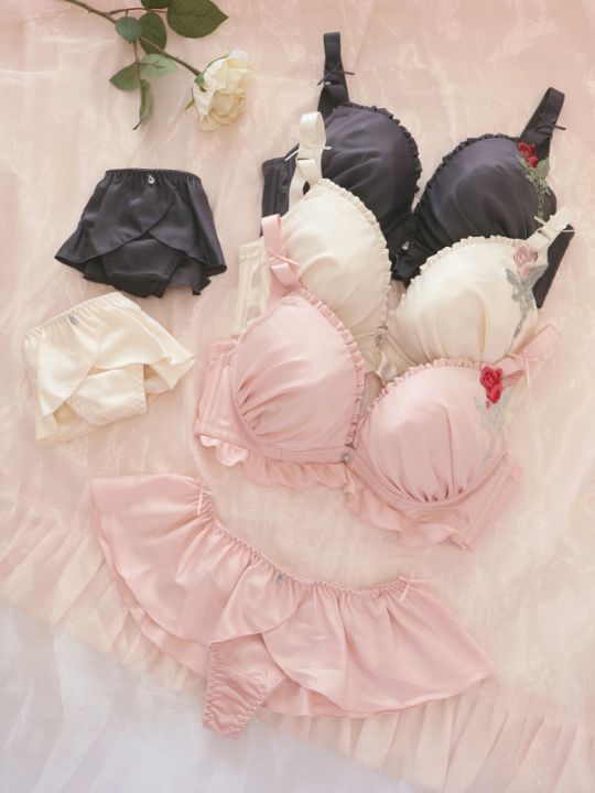 GHIカップ/サテンローズアップリケブラ＆Tバックセット