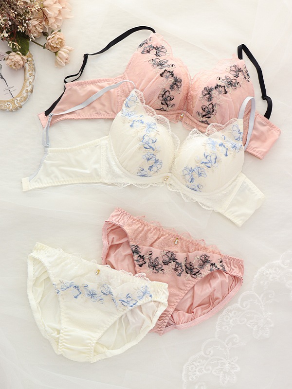 フェミニンフローラブラセット｜かわいい下着・ランジェリーの通販