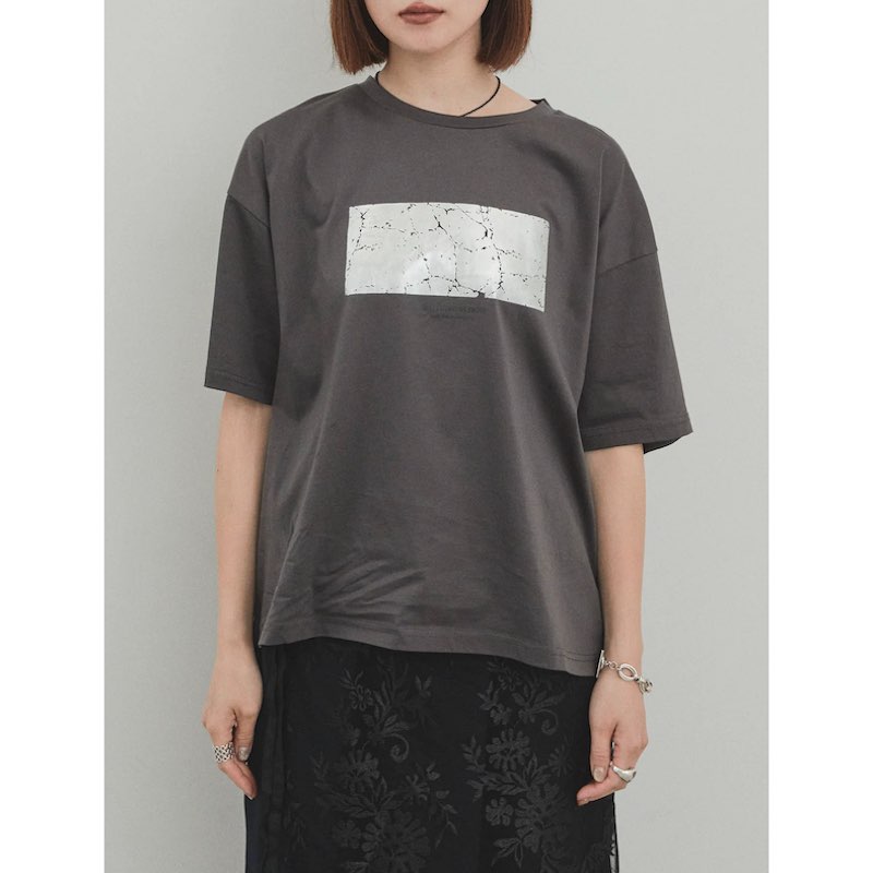 vingtrois レディース ドライタッチコットン　クラッシュ箔プリントT (08 チャコール)　　