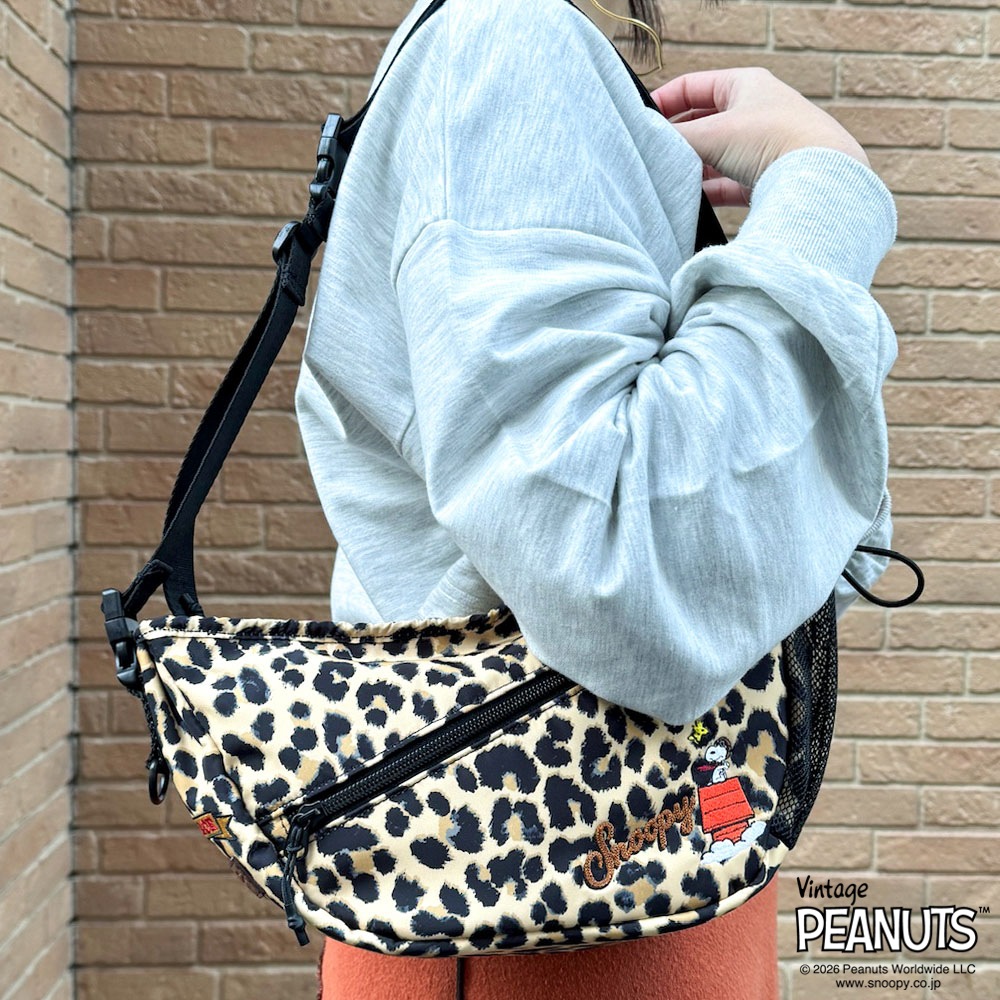 【OUTDOOR PRODUCTS】<br>PEANUTSコレクション スヌーピー 2Wayムーン型ショルダーバッグ ODB037