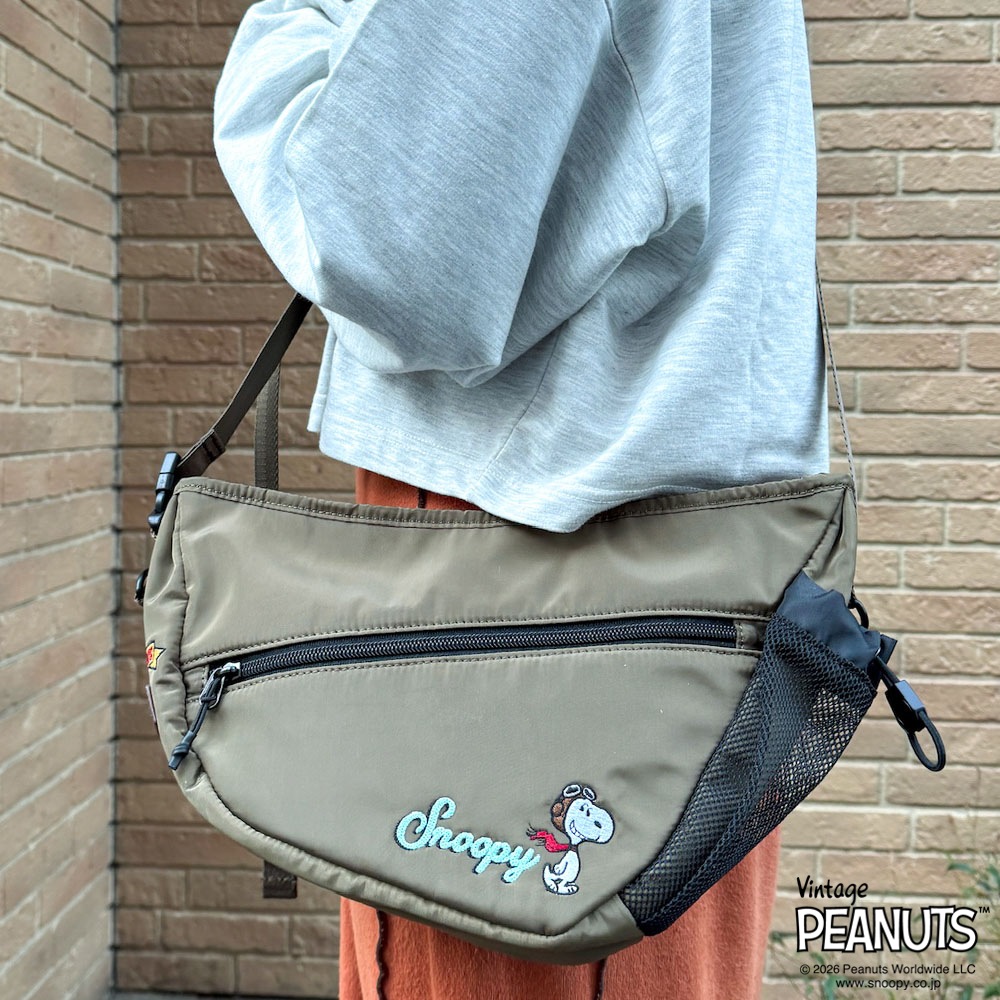 【OUTDOOR PRODUCTS】<br>PEANUTSコレクション スヌーピー 2Wayムーン型ショルダーバッグ ODB037