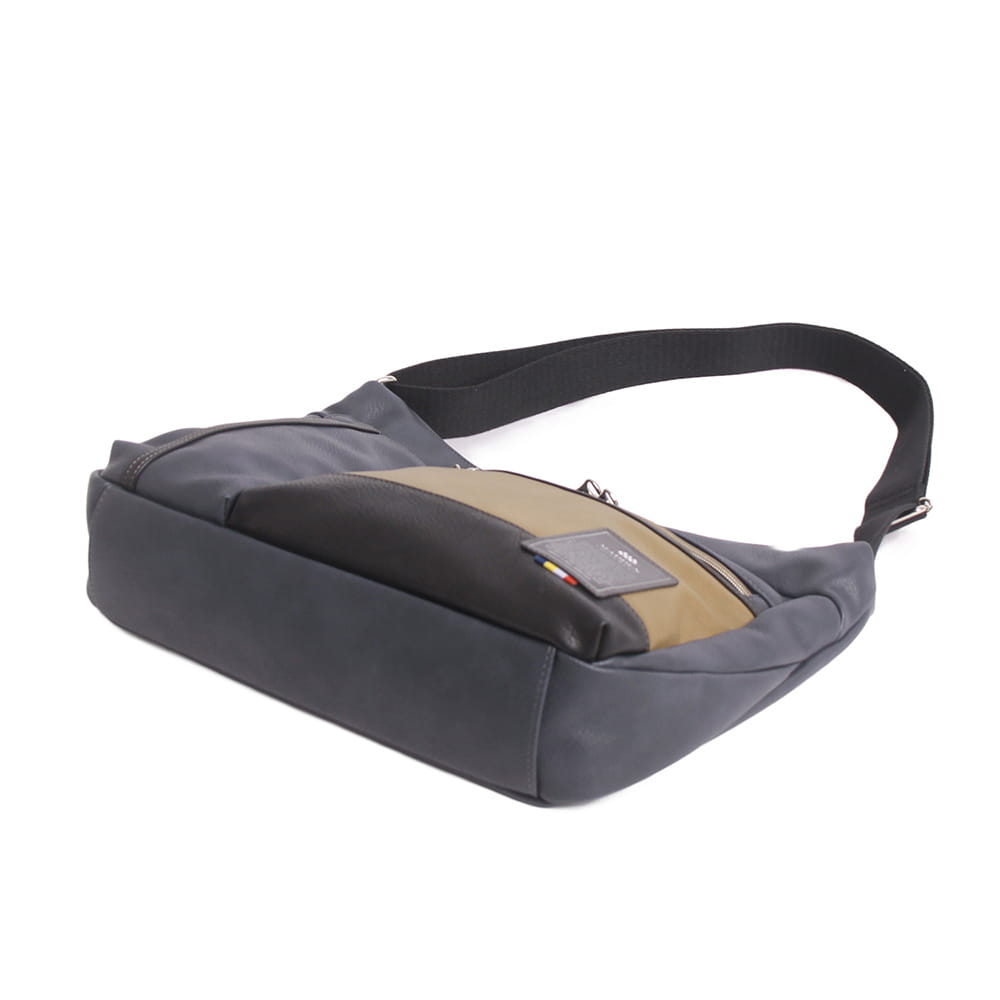 【MADDEN EQUIPMENT】<br>MAJESTY ショルダーバッグ TMPI19